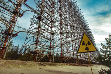 Nükleer santralde radyasyon işareti. Çernobil