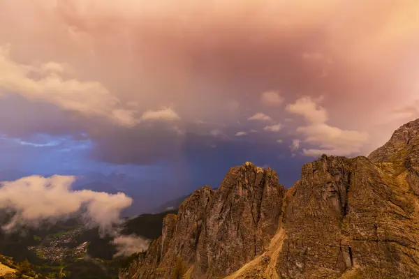 Talya Nın Dolomitler Dağları Nda Yaz Aylarında Gün Batımından Sonra — Stok fotoğraf