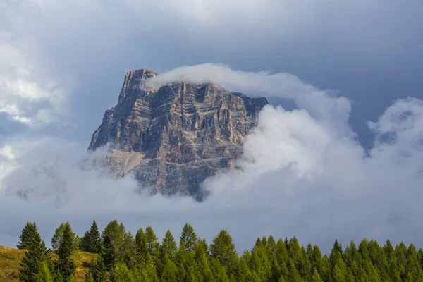 Paisaje Las Montañas Dolomitas Italia Verano Con Dramáticas Nubes Tormenta — Foto de Stock
