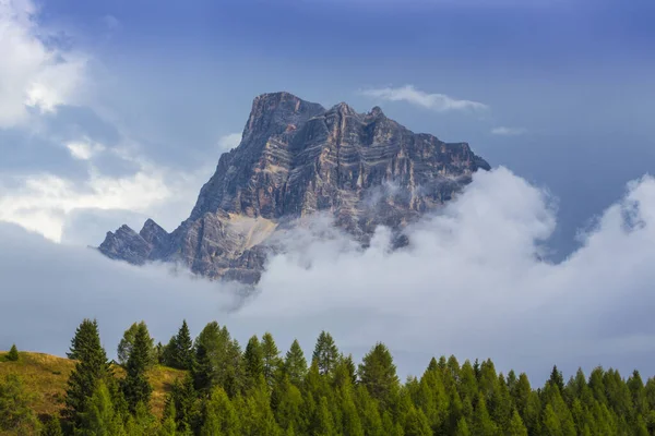 Paisaje Las Montañas Dolomitas Italia Verano Con Dramáticas Nubes Tormenta — Foto de Stock