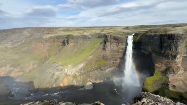 Yazın İzlanda 'da güzel şelaleler