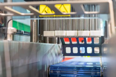 Et yumuşatıcısı ya da salamura için yol sağlayan hamur makinesi endüstriyel gıda hammaddesini daha derinden emiyor.