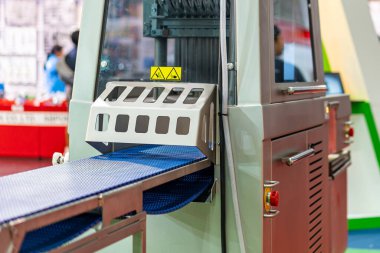 Et yumuşatıcısı ya da salamura için yol sağlayan hamur makinesi endüstriyel gıda hammaddesini daha derinden emiyor.