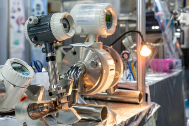 Çapraz bölüm, endüstriyel çalışmalarda yüksek doğruluk, sıvı yağ ölçümü ve kütle akış hızı sıcaklık yoğunluğu ve kontrol için akış ölçer içerisindeki ayrıntıları gösterir