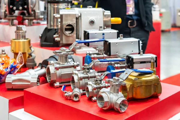 Vários Tipo Válvula Metal Para Controle Fluxo Fluido Gás Líquido — Fotografia de Stock