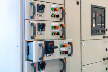 düğme anahtarı ve durum sinyali lambası ile elektrik güç kaynağı kontrol dolabı kutusunu seçin