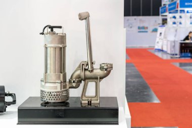 Paslanmaz çelik denizaltı otomatik pompası ya da su arıtma pompası su taşımak ya da boşaltmak ya da sıvı atık suyu vs. için. endüstriyel pompalama veya diğer uygulama işlerinde