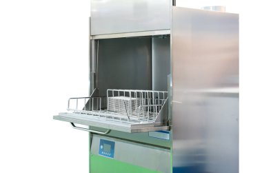 Bulaşık makinesi, bulaşık kabı tepsisi, kap tepsisi veya diğer uygulamalar için paslanmaz tel askı ile beyaz arka planda kırpma yolu ile izole edilmiş.