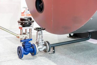 Endüstriyel buhar tankında ya da diğer endüstriyel buhar kazanlarından gelen sıvı ya da çamur ya da katı kirlilik için otomatik ya da manüel alt darbe valfi