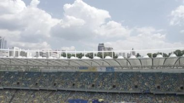Olimpik Stadyum. Kyiv. Ukrayna. Şehir merkezi. Futbol sahası. Çağdaş tasarım. Hava fotoğrafçılığı. Tribünler. Hayranlar için yerler.