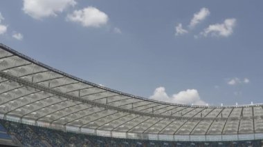Olimpik Stadyum. Kyiv. Ukrayna. Şehir merkezi. Futbol sahası. Çağdaş tasarım. Hava fotoğrafçılığı. Tribünler. Hayranlar için yerler.