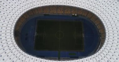 Olimpik Stadyum. Kyiv. Ukrayna. Şehir merkezi. Futbol sahası. Çağdaş tasarım. Hava fotoğrafçılığı. Tribünler. Hayranlar için yerler.