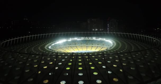 オリンピックスタジアム キエフ ウクライナだ 市内中心部 サッカー場だ 現代的なデザイン 空中写真 裁判所だ ファンのための場所 — ストック動画