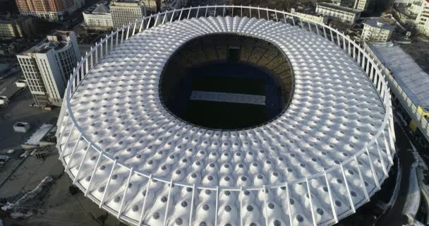 オリンピックスタジアム キエフ ウクライナだ 市内中心部 サッカー場だ 現代的なデザイン 空中写真 裁判所だ ファンのための場所 — ストック動画