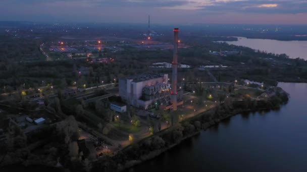 Afvalverbrandingsinstallatie Smokestack Milieuvervuiling Een Drone Video Oekraïne Kiev Hitteproductie Plantaardige — Stockvideo