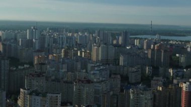 Osokorky bölgesi. Şafak Modern bina. Yüksek binalar. Yoğun binalar. Erial. Ukrayna. Kyiv.