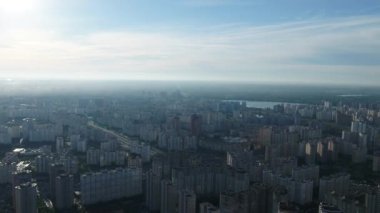 Osokorky bölgesi. Şafak Modern bina. Yüksek binalar. Yoğun binalar. Erial. Ukrayna. Kyiv.