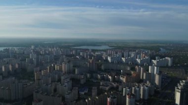 Osokorky bölgesi. Şafak Modern bina. Yüksek binalar. Yoğun binalar. Erial. Ukrayna. Kyiv.