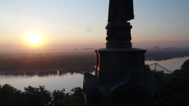 伟大的沃洛德梅尔纪念碑 基万鲁斯的洗礼者 乌克兰 Kyiv 第聂伯河的景色 空中业务 — 图库视频影像