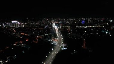 Drone Video. Kiev 'deki Anavatanın Anıtı. Ukrayna. Havadan. Sembol Şehri. 