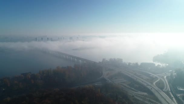 Αεροφωτογραφία Του Ποταμού Δνείπερου Και Της Γέφυρας Πάτον Κίεβο Ουκρανία — Αρχείο Βίντεο