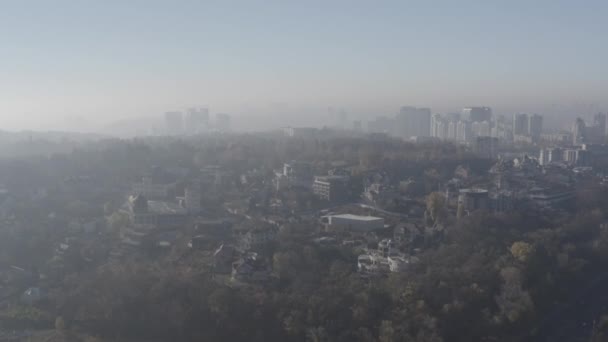 Kyiv Şehrinin Genel Planı Hava Fotoğrafçılığı Sonbahar Pechersk Bölgesi Sis — Stok video