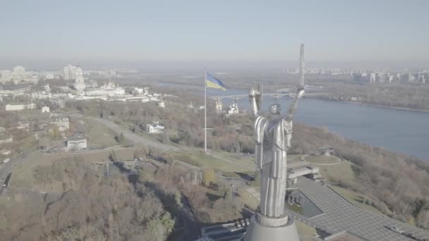 基辅的祖国母亲纪念碑 城市的象征 乌克兰 二次大战博物馆 无人机视频 — 图库视频影像