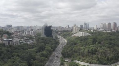  Kyiv şehrinin genel planı. Gün batımı. Hava fotoğrafçılığı. Yaz. Pechersk Bölgesi.