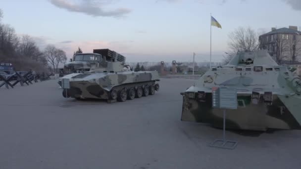 Украина Киев Уничтожена Российская Военная Техника Украине Война Украине — стоковое видео
