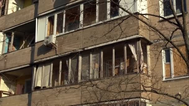 Gevolgen Van Raketaanval Het Centrum Van Oekraïne Trechter Van Een — Stockvideo