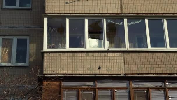 Folgen Des Raketenangriffs Auf Das Zentrum Der Ukraine Trichter Einer — Stockvideo