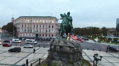 Bohdan Khmelnytsky Monument. Hetman of Zaporizhian Host, oldest sculpture. One of Kiev city's symbols.  Aerial. Autumn. 