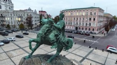 Bohdan Khmelnytsky Monument. Hetman of Zaporizhian Host, oldest sculpture. One of Kiev city's symbols.  Aerial. Autumn. 