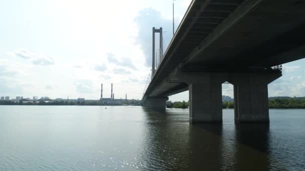 Εναέρια Έρευνα Της Νότιας Γέφυρας Στο Κίεβο Μέσω Του Δνείπερου — Αρχείο Βίντεο
