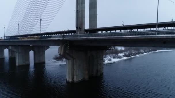 Południowy Most Godzina Szczytu Powietrza Kijów Ukraina Zimą Most Nad — Wideo stockowe