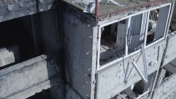 房屋被毁 被炮击和俄军的袭击所损坏 乌克兰战争造成的破坏 倒塌的建筑 Mariupol 空中业务 — 图库视频影像