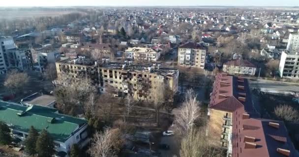 房屋被毁 被炮击和俄军的袭击所损坏 乌克兰战争造成的破坏 倒塌的建筑 Borodyanka 空中业务 — 图库视频影像