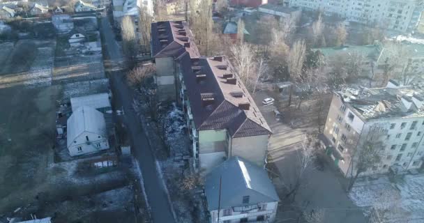 房屋被毁 被炮击和俄军的袭击所损坏 乌克兰战争造成的破坏 倒塌的建筑 Borodyanka 空中业务 — 图库视频影像