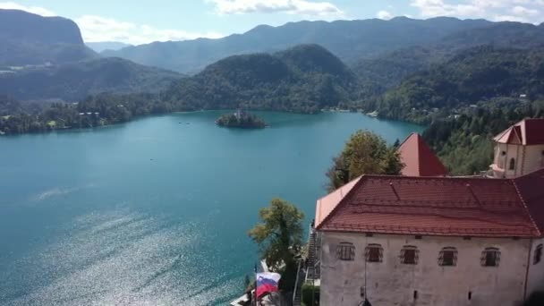 Aérea Bled Castillo Blejski Graduado Eslovenia Con Lago Bled Primer — Vídeos de Stock