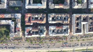 Eski havadan panoramik manzara. Turistik manzaralı tarihi şehir merkezinin akşam çekimleri. Budapeşte, Macaristan. Yaz. Trajik. Yaşam biçimi.