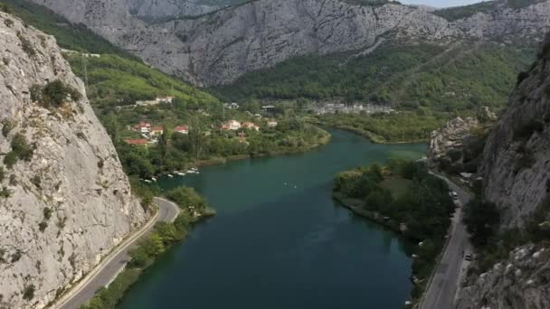 Stará Města Chorvatska Letní Prázdniny Jachting Řeka Cetina Vinoucí Skrz — Stock video