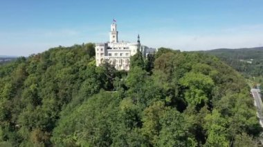 Hlubok Nad Vltavou, Çek Cumhuriyeti 'nin Avrupa Cumhuriyeti' nde yer alan bir masal kalesidir. Yaz. 
