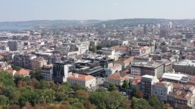 Belgrad Cityscape Skyline, Sırbistan. Şehir merkezinin havadan görüntüsü. Yaz. Şehir hayatı. Trafik vardı.