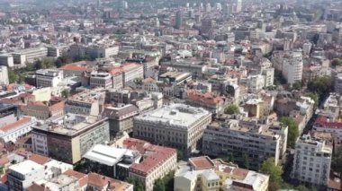 Belgrad Cityscape Skyline, Sırbistan. Şehir merkezinin havadan görüntüsü. Yaz. Şehir hayatı. Trafik vardı.