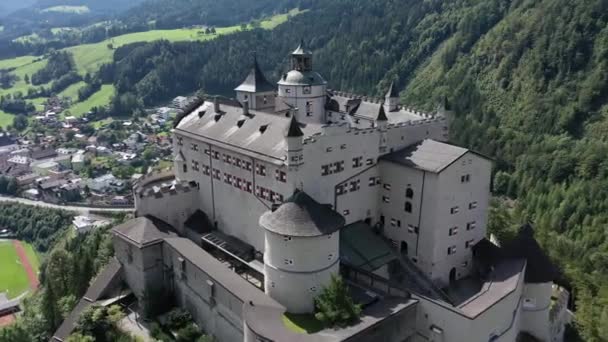 Twierdza Hohenwerfen Regionie Pongau Salzburgu Stromym Szczycie Wysoko Nad Doliną — Wideo stockowe