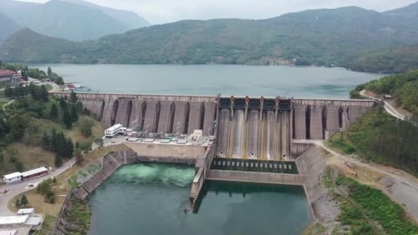 Central Hidroeléctrica Con Agua Azul Verde Bajina Bashta Aérea Verano — Vídeo de stock