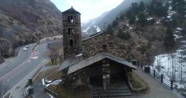 Aziz Joan de Caselles Kilisesi. Andorra. Kış. Havadan. 