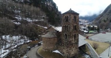 Aziz Joan de Caselles Kilisesi. Andorra. Kış. Havadan. 