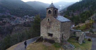 Agnos 'taki San Cristofol' un Roma kilisesi. Andorra. Kış. 