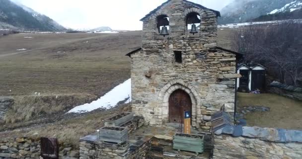 Kerk Sant Miquel Prats Canillo Andorra Winter Luchtfoto — Stockvideo